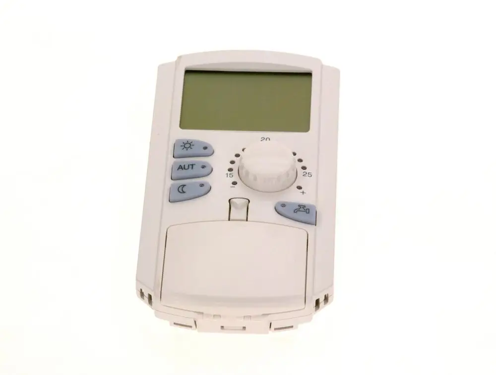 Fernbedienung in weiß mit digitalem Display und Tasten zur Steuerung, hergestellt von Bosch. Funktionen zur Temperatureinstellung und Automatisierung sichtbar.